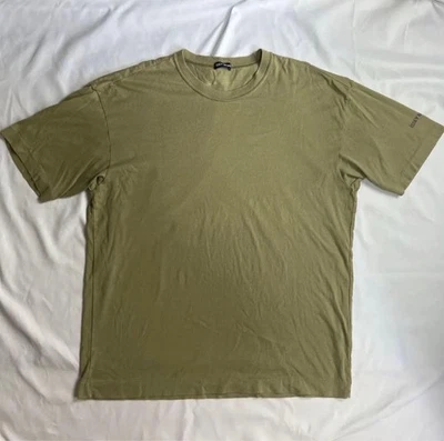 二手 ISSEY MIYAKE PLAIN T 恤,KHAKI/OLIVE,尺寸良好 — 第 1/4 张图片