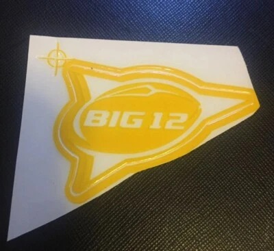 Calcomanía de casco de fútbol americano banderín grande amarillo/oro 12 - WVU, ISU, BU, MU Foto 1 de 2