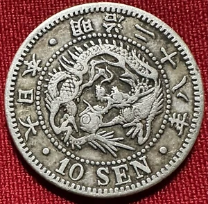 1895 (Año 28) Japón 10 Sen - .800 PLATA - Tipo 2 Separado - Y#23 - Imagen 1 de 2