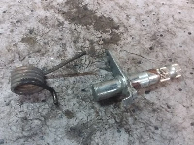 84 1984 Honda Sabre VF1100 V65 freno trasero pivote eje perno resorte Foto 1 de 2