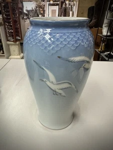 Bing & Grondahl Royal Copenhagan Porcelain Seagull Vase Denmark 8.5 Inches - Picture 1 of 7
