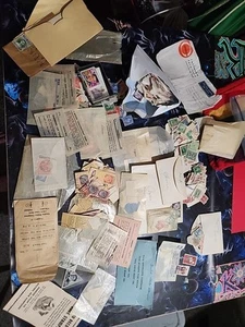 Collection of vintage U.S./Foreign postage stamps-unsorted , hundreds of stamps - Picture 1 of 7