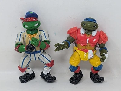 Figura De Colección Teenage Mutant Ninja Turtles TMNT Fútbol Béisbol Leo y Rafael Foto 1 de 4