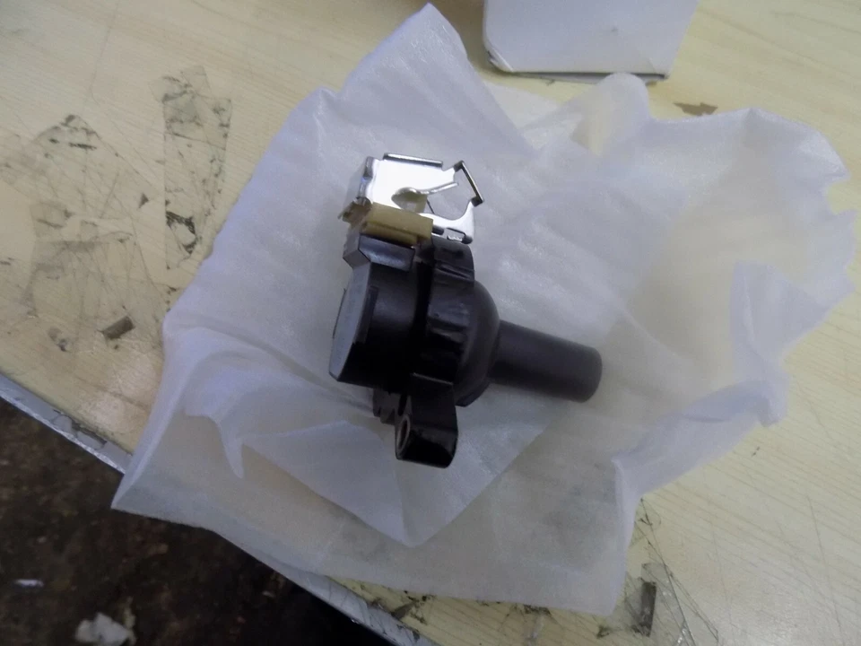 Genuine Range Rover Vogue 2005-2009 4.4 V8 M62 Ignition Coil LR022494 - Image 1 of 1