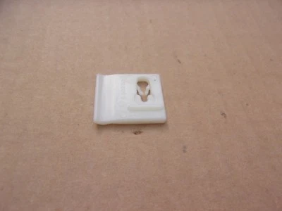 NEW 1970 Plymouth Sport Fury Rocker Moulding Clip 6002601 - Image 1 of 2