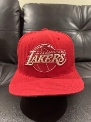Gorra Mitchell & Ness Los Angeles Lakers Snapback roja talla única para todos Foto 1 de 4