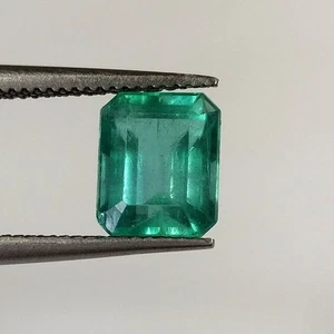 1.90ct Natural Emerald octagon cut nice green good luster gemstone - Picture 1 of 4