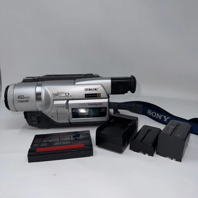 Sony DCR-TRV320 NTSC Handycam Hi8 Digital Video Camcorder  PARTS ONLY - Image 1 of 4