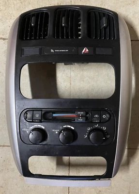 Chrysler Town & Country Touring Dash 2006 control de clima radio bisel--S13 Foto 1 de 4