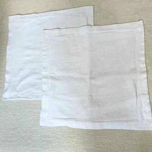 Pottery Barn Matelasse weiß geprägter Druck 24 x 24 Kissenbezüge - 2er Set - Bild 1 von 13