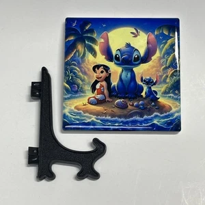 4" Quadratische Keramik Untersetzer Kork Unterlage mit Staffelei Ständer Cartoon-Lilo & Stitch Neu - Bild 1 von 7