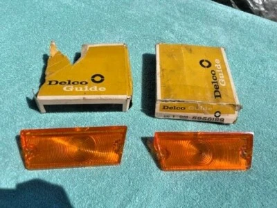 Chevrolet Corvair Corsa Monza 1965-1969 NOS luz de estacionamiento intermitente par de lentes Foto 1 de 4
