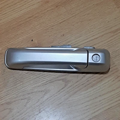 Manija de puerta delantera izquierda Jeep Commander Limited 2006 Mopar 5HW79WSBAH plateada OEM Foto 1 de 4