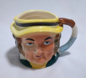 Vintage Miniatur Toby Becher Stein, gelber Hut grünes Hemd, besetztes Japan, 2,5" - Bild 1 von 8