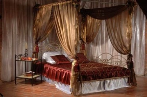 Klasisches handgearbeitet Doppelbett Wiking 140/200 mit Baldachin + Lattenrost  - Bild 1 von 1