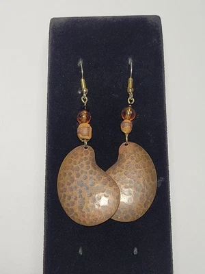 锤铜泪珠波西米亚风格塑料琥珀珠声明钩耳环 — 第 1/4 张图片