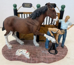 BUDWISER/ANHEUSER-BUSCH INC. Clydesdale Collection Getting Shod Figur - Bild 1 von 10
