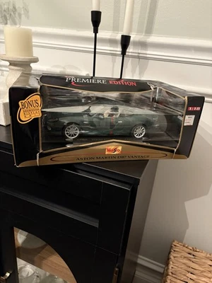Modelo diecast ASTON MARTIN DB7 Vantage Foto 1 de 3