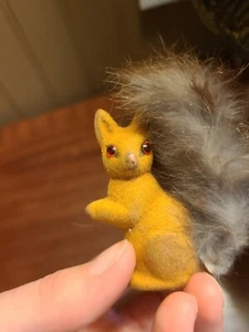 Figura de animal ardilla flocada Wagner Kunstlerschutz de colección Alemania coleccionable #20 - Imagen 1 de 5