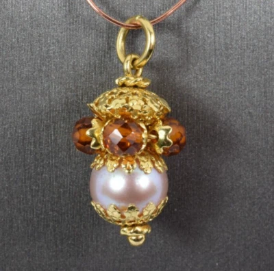 Dije vintage con cuentas y perlas en oro amarillo de 18k Foto 1 de 4