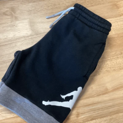 Pantalones cortos deportivos con bolsillos Nike Air Jordan usados en excelente estado para niños Foto 1 de 4