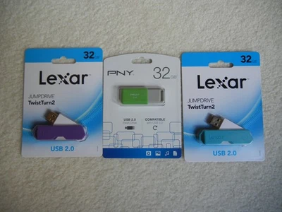 3  Flash Drives 32GB  NEW - Image 1 of 4