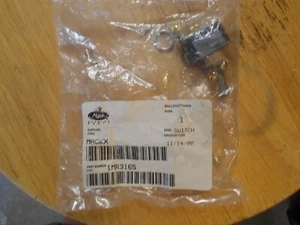 MACK 1MR3165 MARKER LIGHT SWITCH, 2 SCREW TERMINALS FOR, FOR EARLY R, U, & DM  - Bild 1 von 3