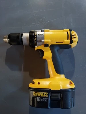 Taladro a batería de DeWalt XRP, inalámbrico, portabrocas de 1/2", 18 V con batería, nuevo,  Foto 1 de 4