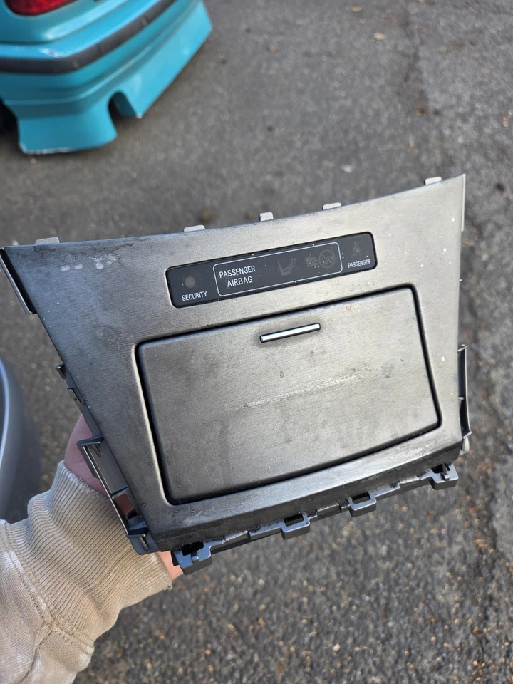 FRONT ASHTRAY Toyota Avensis 2011 2.0 D4D good condition - Image 1 of 1