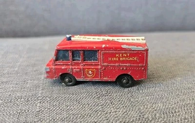 Vintage Matchbox Lesney No. 57 Land Rover Fire Truck Toy Model Car - Image 1 of 4