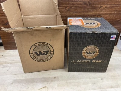 NUEVO JL Audio 8W7AE-3 W7 Series 8" 1000W Peak 3 Ohm SVC Subwoofer (AM1051599) Foto 1 de 4