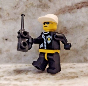 Lego Town Classic Police Minifigure Badge Zippers White Cap  #6398 6545  G19 - Picture 1 of 4