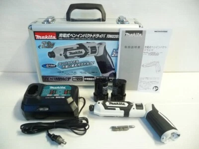 Makita TD022DSHXW NUOVO Bianco con 2 batterie caricabatterie e custodia in al... - Immagine 1 di 4