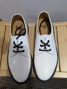 NEW Dr. Doc Martens Unisex W7 26754 White Patent Leather Lamper Oxford Shoes - Picture 1 of 5