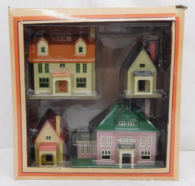 Lionel Corp 11-90010 #192 VIlla Set 4 tinplate buildings MTH Prewar Bungaows C-9 - Image 1 of 4