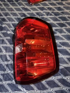 OEM 14-18 Chevrolet Silverado 1500 Left Side Turn Signal Tail Light Assembly - Picture 1 of 4