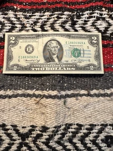 RARO 1976 Billete de dos dólares con "Sello Monticello APR 13" E18836969A - Imagen 1 de 7