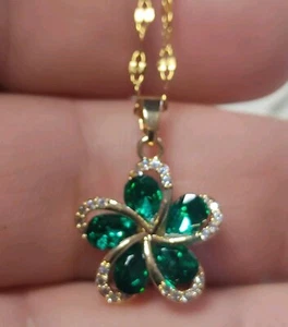 Collar con colgante piedras hoja chapado en oro. - Imagen 1 de 2