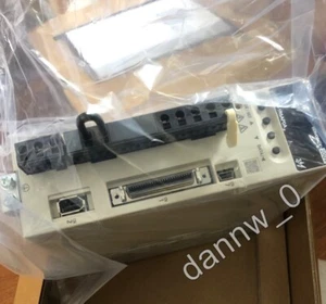 New in box YASKAWA SGPMS-1R5AP0A AC Servo Drive - Picture 1 of 4