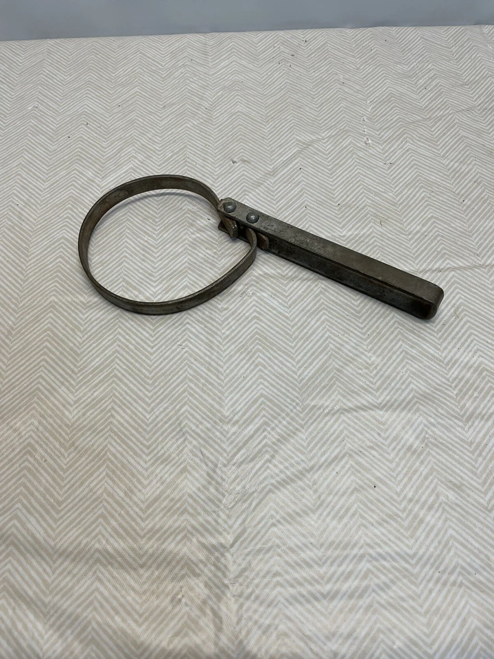 Llave de filtro de aceite con correa de metal vintage Globe Master 62230 Japón Foto 1 de 3