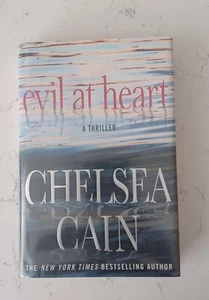 Evil at Heart-A Thriller Hardcover By Chelsea Cain NY Times Best Selling Author - Picture 1 of 6
