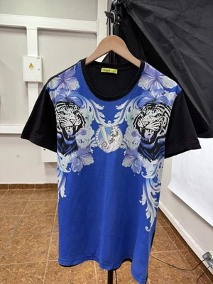 🇮🇹 Camiseta Versace Jeans Estilo Barroco Rara Retro Hype Y2K Talla M Color Azul Foto 1 de 4