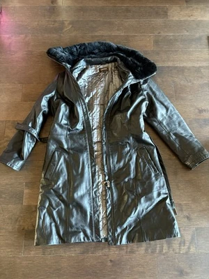 Chaqueta de cuero Danier para mujer mediana negra Canadá genuina con cinturón bolsillos en la cintura Foto 1 de 4