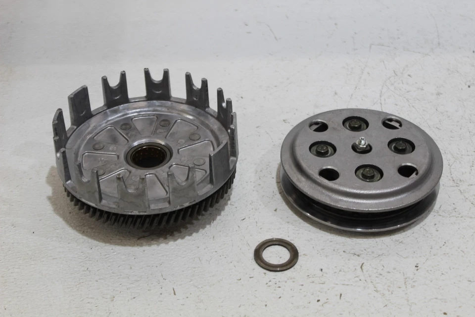 1999-2010 SUZUKI MARAUDER GZ250 CLUTCH W BASKET HUB - Image 1 of 4