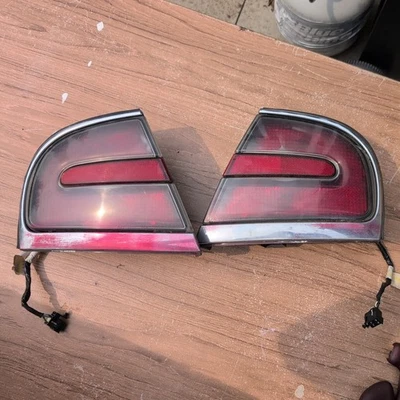 Luces traseras laterales Buick Park Avenue Ave 1997-1998 Foto 1 de 3