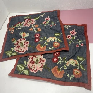 Pier 1 Imports Kissenbezüge Chambray bestickt Blumen 18x18 Quadrat Cottagecore 2 - Bild 1 von 10