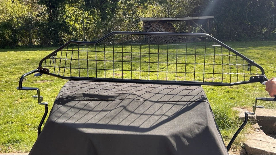 Subaru Outback Hunde-Trenngitter original  - Bild 1 von 4