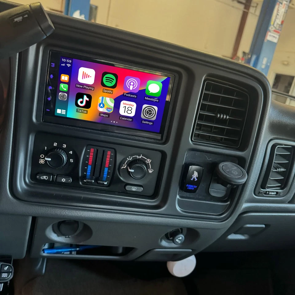 For 2007 Chevrolet Silverado 1500 2500 3500 Classic CarPlay Car Radio Stereo - Image 1 of 4