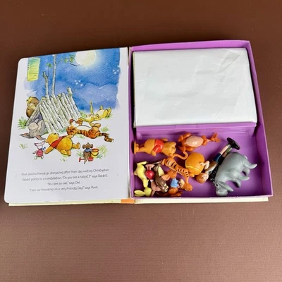 Disney Winnie the Pooh Classic My Busy Books Storybook 10 Figures & Playmat - Image 1 of 4