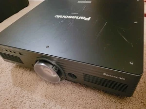 Panasonic PT-DW5100 HD Projector WXGA 5500 LUMENS - Picture 1 of 8